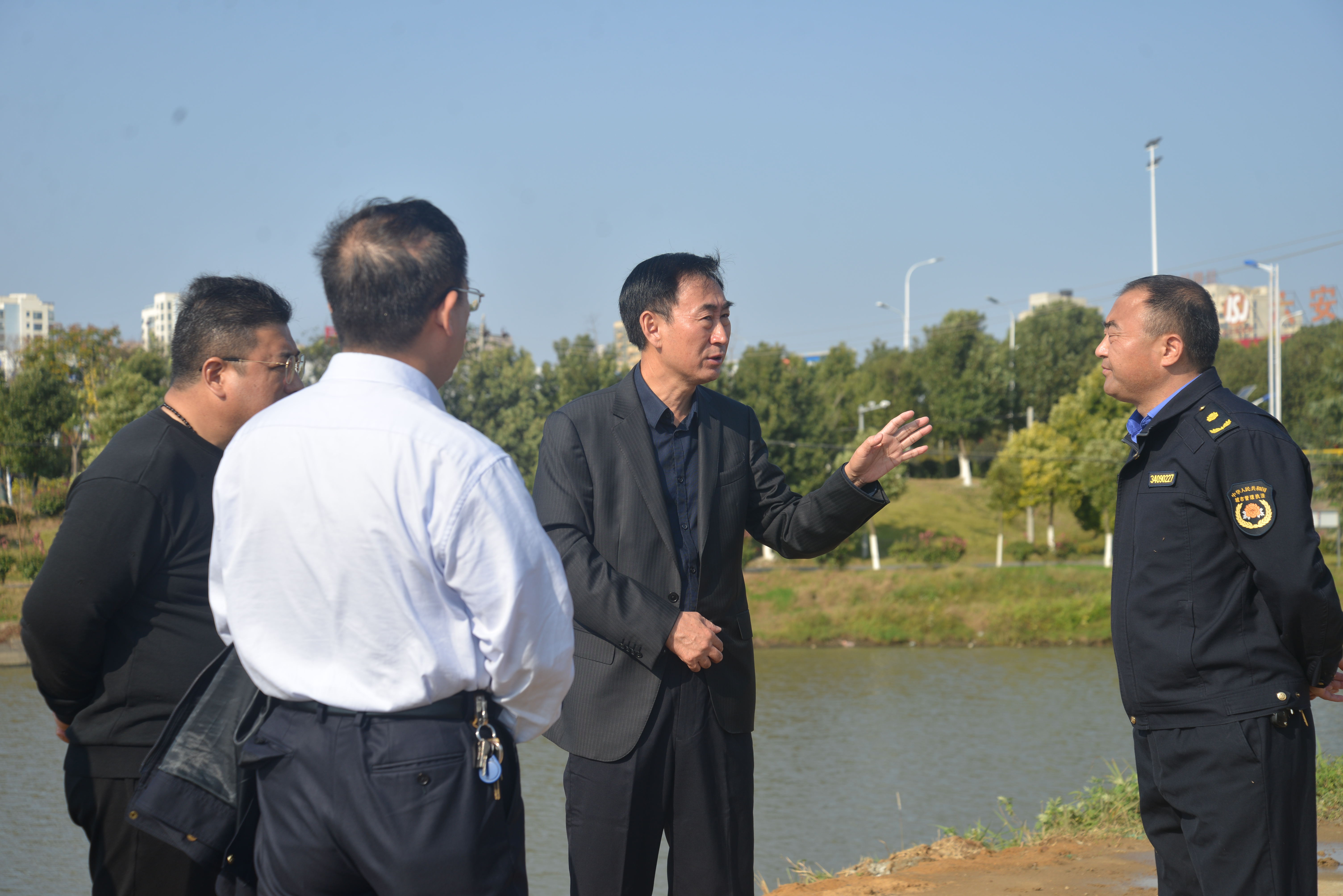 党组书记,局长杜坤检查指导黑臭水体治理工作_六安市城市管理行政执法