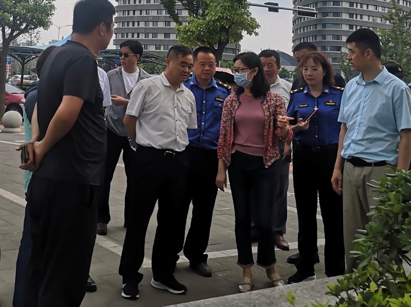 李品调研商业大街城市精细化管理及文明创建对标达标工作_六安市城市