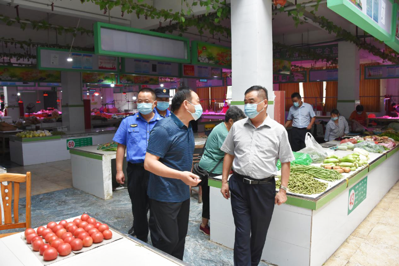 李品深入农贸市场及周边居民小区,背街小巷督查创城工作_六安市城市