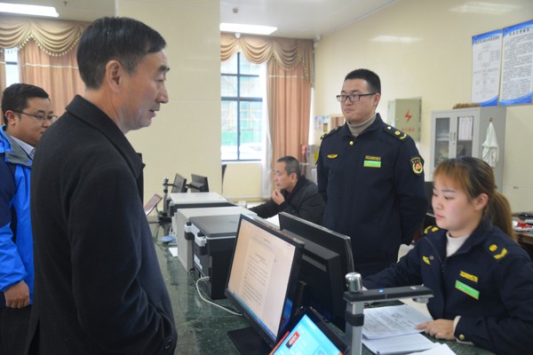 局长杜坤调研窗口服务,市政应急管理及火车站周边绿化提升工作_六安市